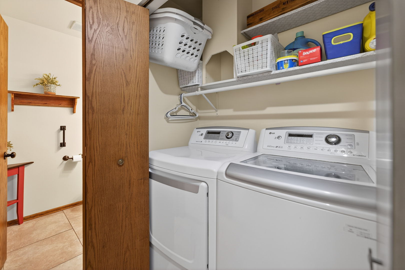 1524 John Street Sycamore, IL 60178 - Photo 4 of 52 a utility room with dryer and washer