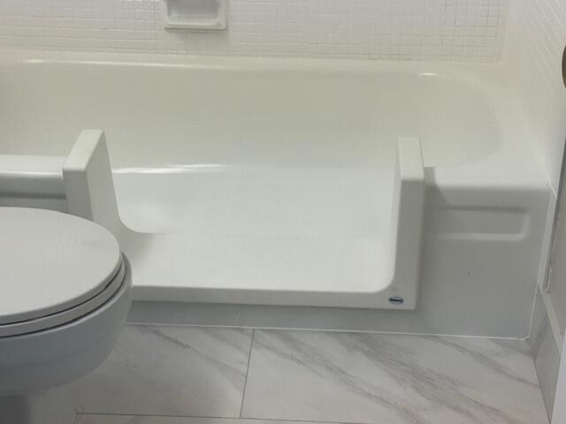 4078 Exeter, Unit E Boca Raton, FL 33434 - Photo 2 of 39 Accessible Bathtub