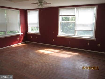 5844 Race Road Elkridge, MD 21075 - Photo 4 of 10 Living Room