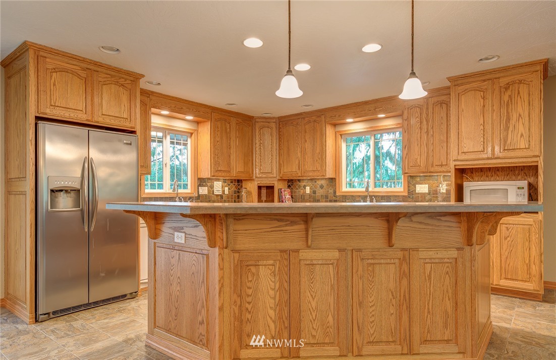 705 Melton Road Castle Rock, WA 98611 - Photo 4 of 25 Gallery Image 4