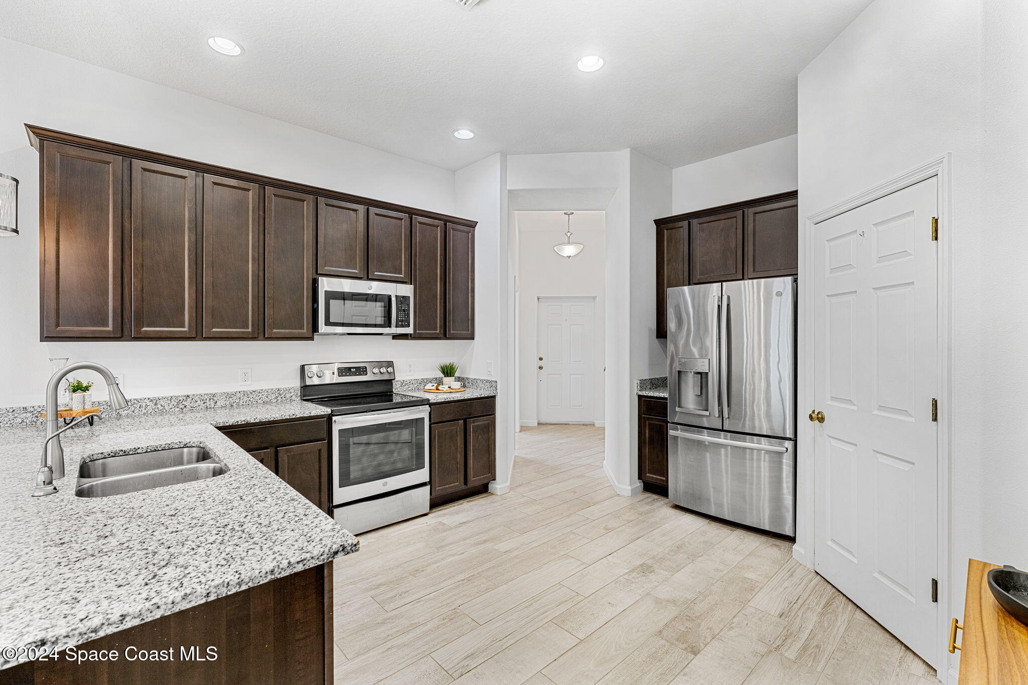 3101 R Rhod Taylor Drive Melbourne, FL 32904 - Photo 6 of 60 13-web-or-mls-DSC06208-HDR