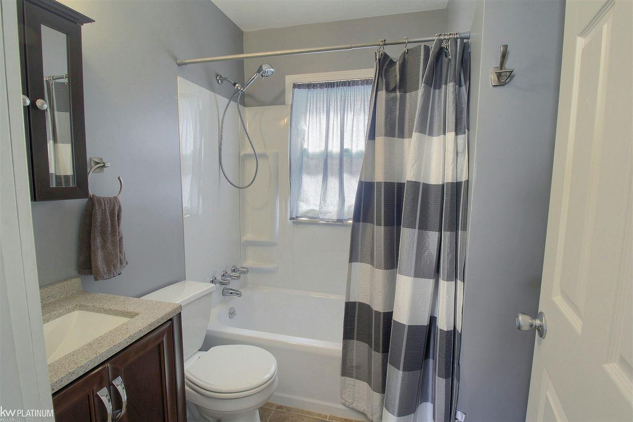 21781 Rausch Avenue Eastpointe, MI 48021 - Photo 15 of 25 50023164-14.JPG