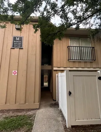 a view of entryway front of house