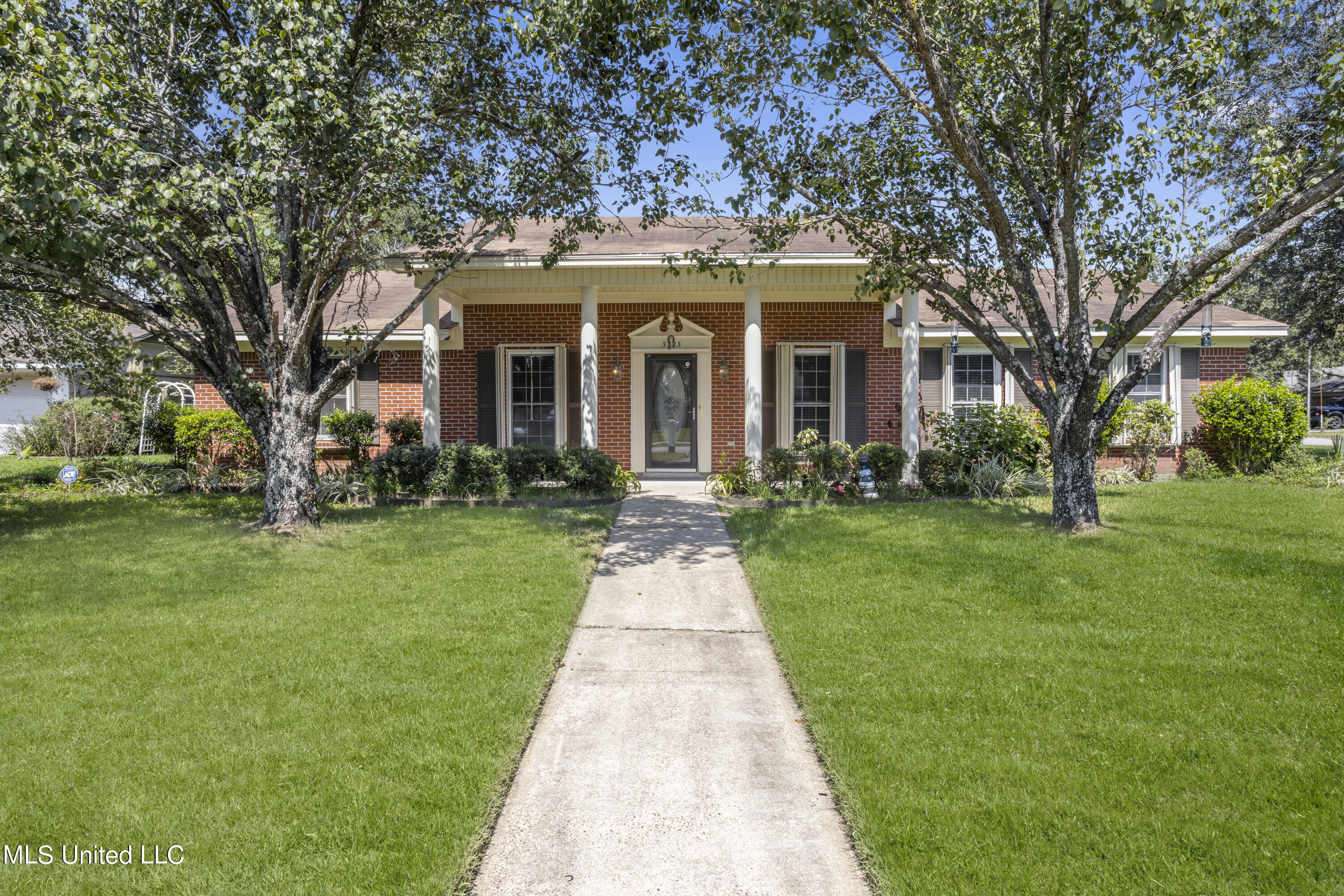 3223 Nottingham Road Ocean Springs, MS 39564 - Photo 1 of 24 front of house