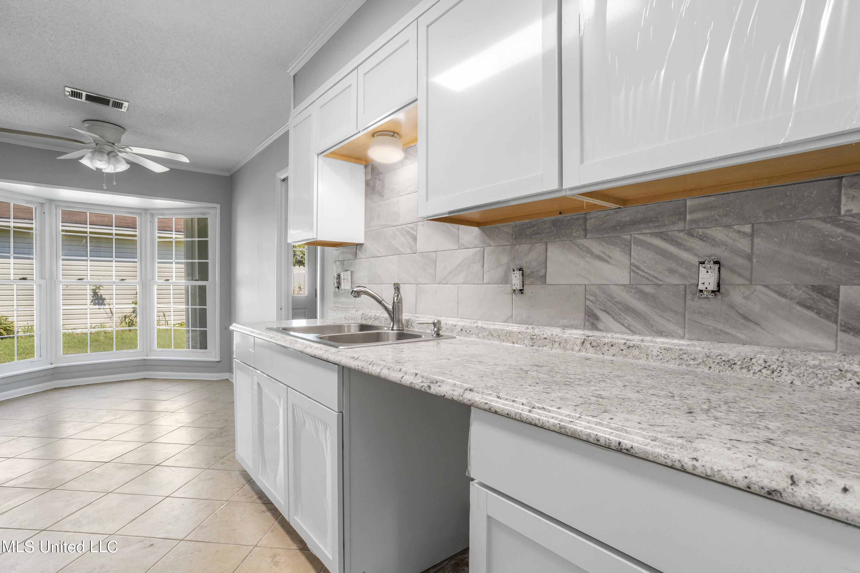 3223 Nottingham Road Ocean Springs, MS 39564 - Photo 15 of 24 3223 Nottingham kitchen2