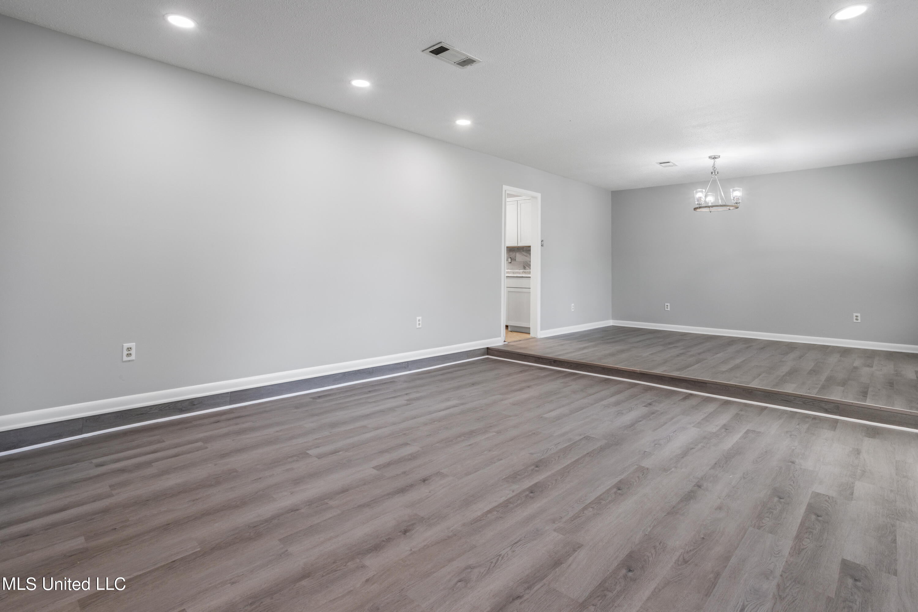 3223 Nottingham Road Ocean Springs, MS 39564 - Photo 6 of 24 006