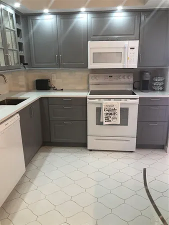 $285,000 | 4001 Hillcrest Drive, Unit 1012, Hollywood, FL 33021
