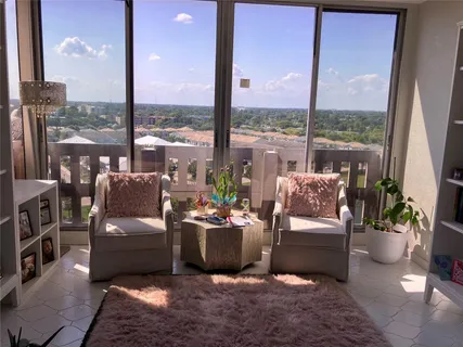 $285,000 | 4001 Hillcrest Drive, Unit 1012, Hollywood, FL 33021