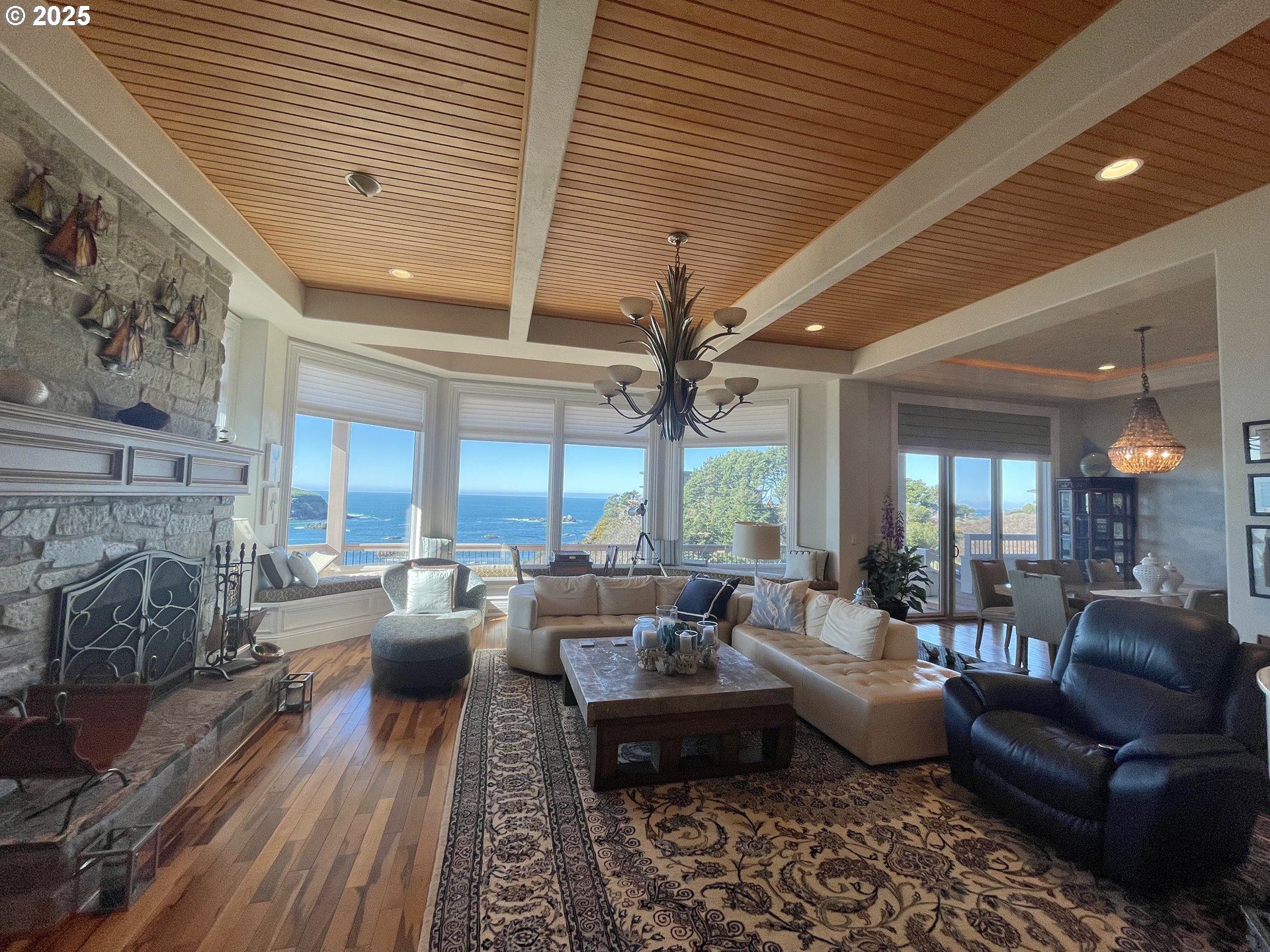 17100 Pacific Heights Brookings, OR 97415 - Photo 12 of 42 Living Room/Dining Room