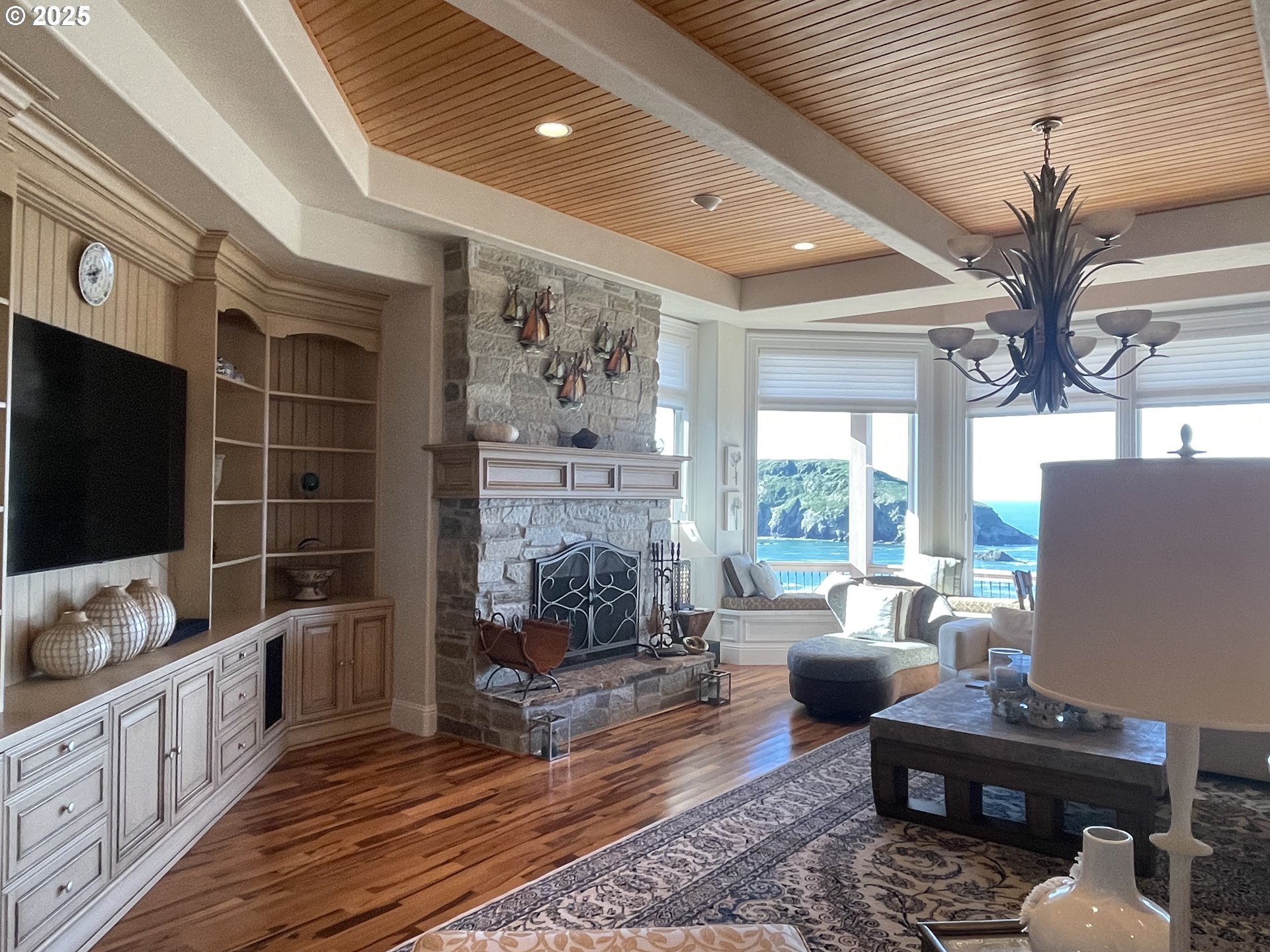 17100 Pacific Heights Brookings, OR 97415 - Photo 15 of 42 Living Room