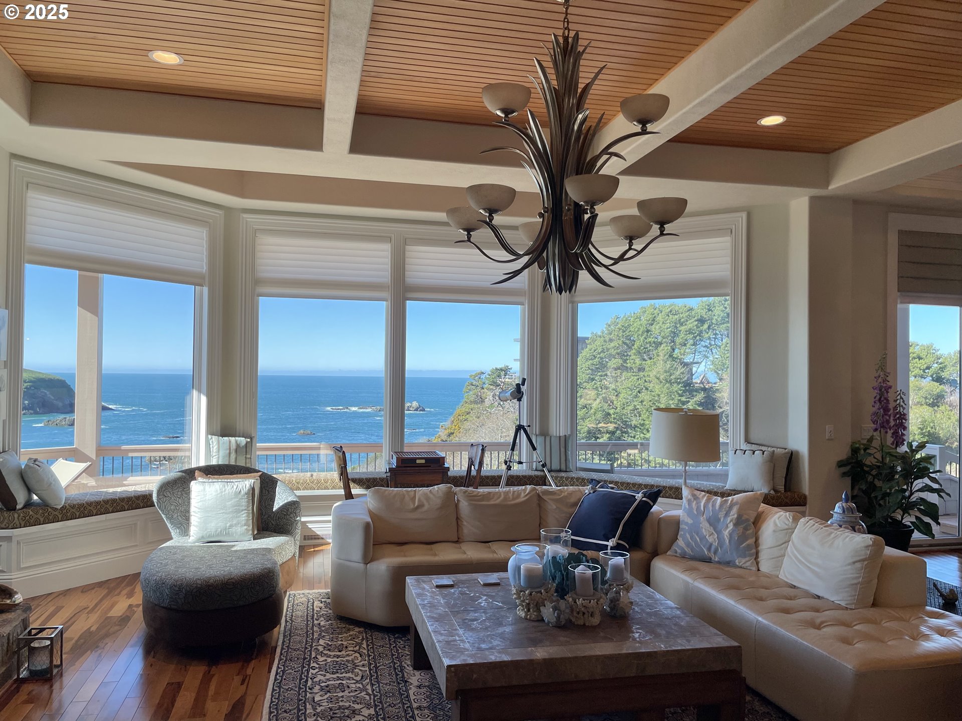 17100 Pacific Heights Brookings, OR 97415 - Photo 16 of 42 Living Room