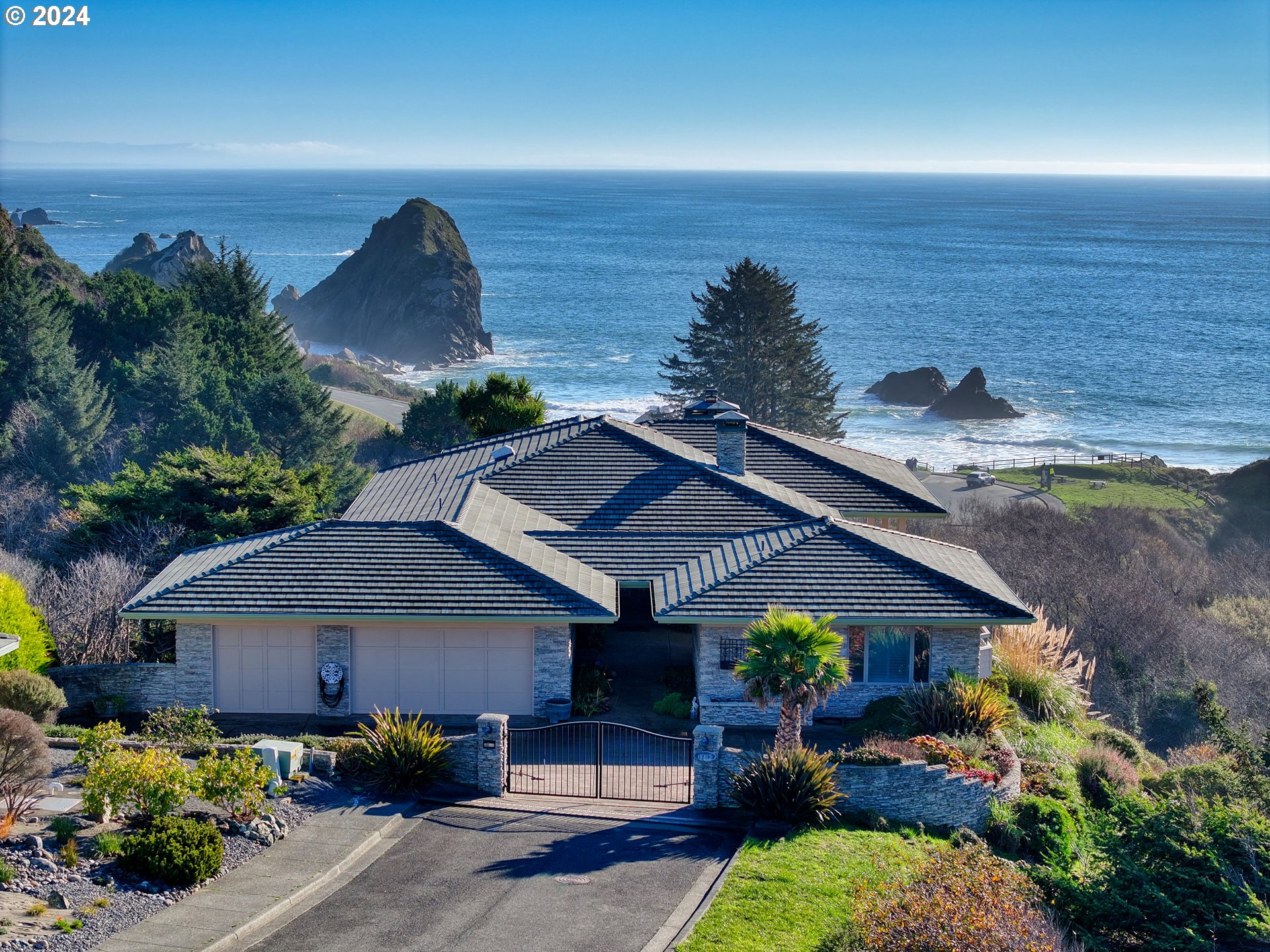 17100 Pacific Heights Brookings, OR 97415 - Photo 2 of 42