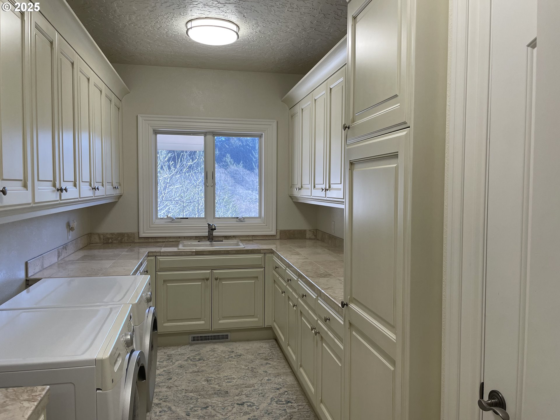 17100 Pacific Heights Brookings, OR 97415 - Photo 37 of 42 Utility Room