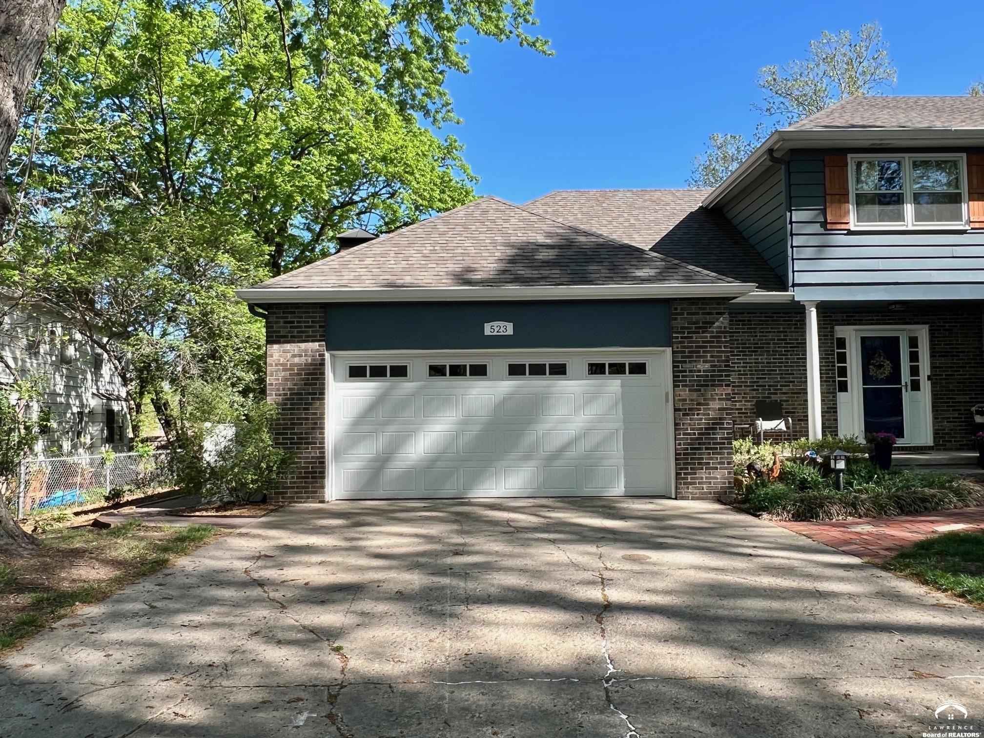 523 Pioneer Road Lawrence, KS 66049 - Photo 4 of 97