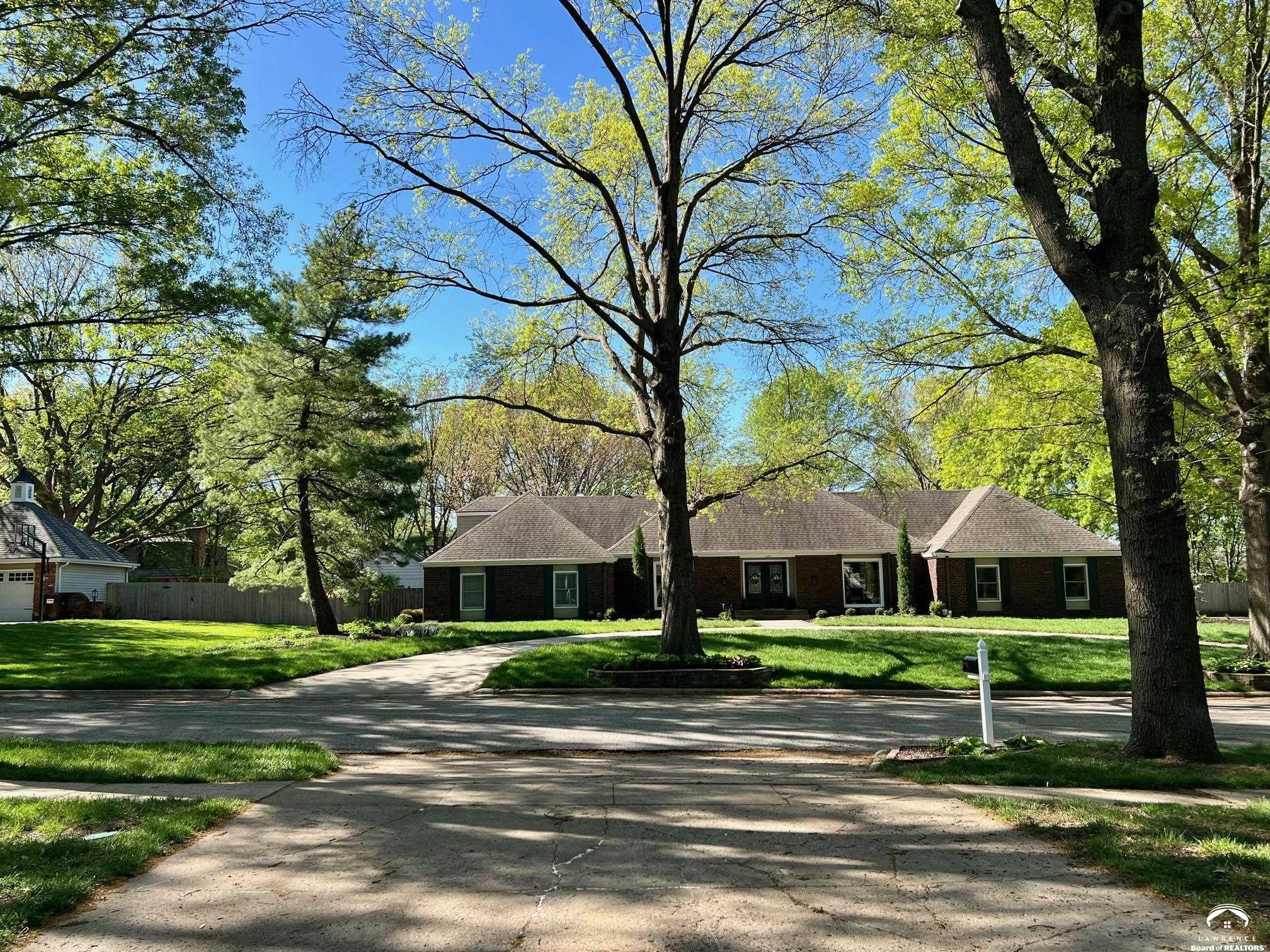 523 Pioneer Road Lawrence, KS 66049 - Photo 6 of 97