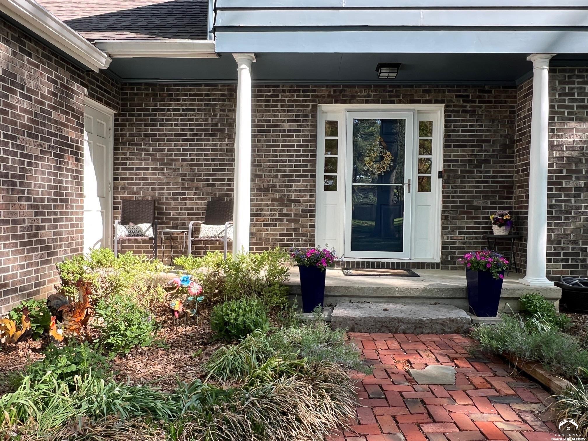 523 Pioneer Road Lawrence, KS 66049 - Photo 8 of 97