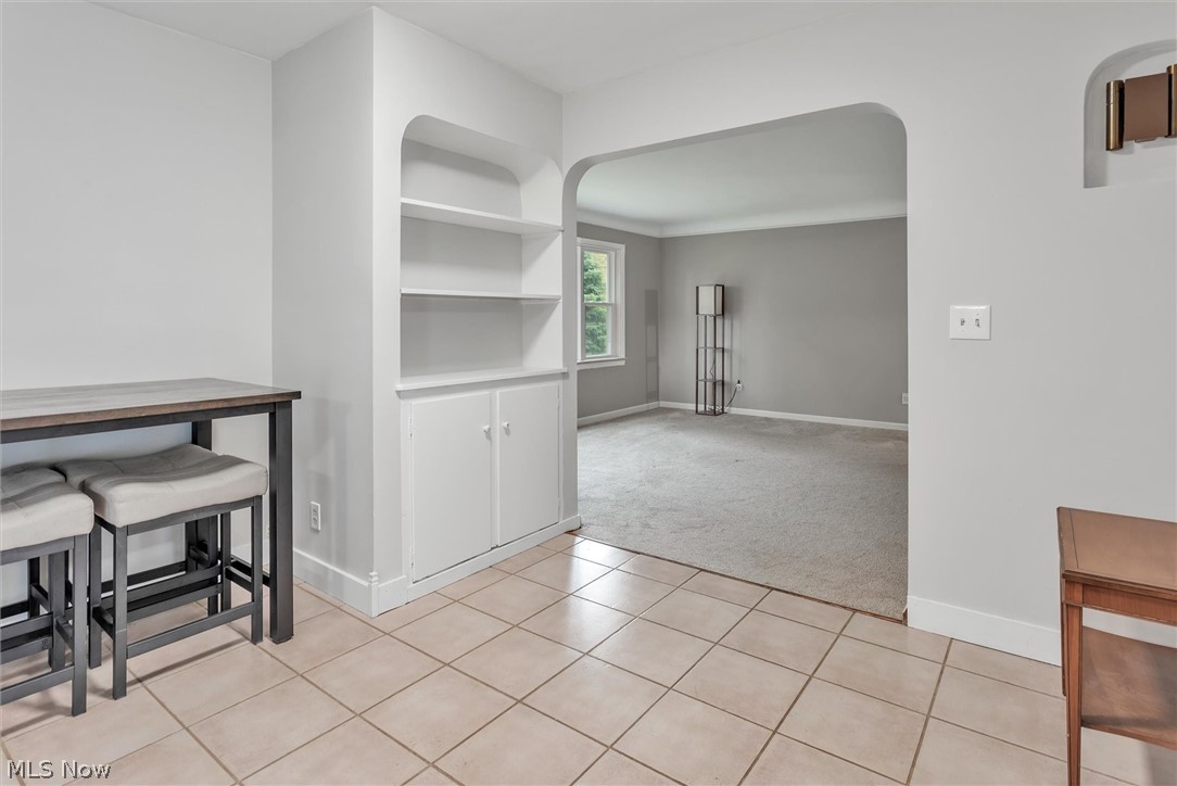 996 Ford Road Cleveland, OH 44143 - Photo 10 of 35 Eat-in Kitchen