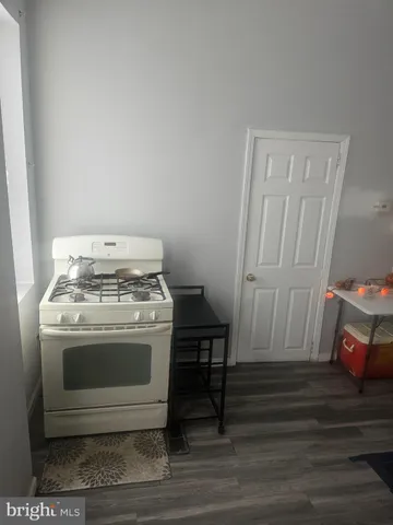 a view of a storage & utility room with washer and dryer