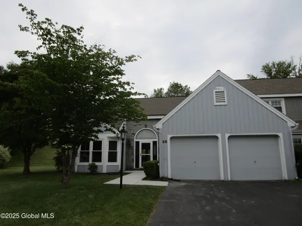 $365,000 | 28 Wedgewood Lane, Guilderland, NY 12186