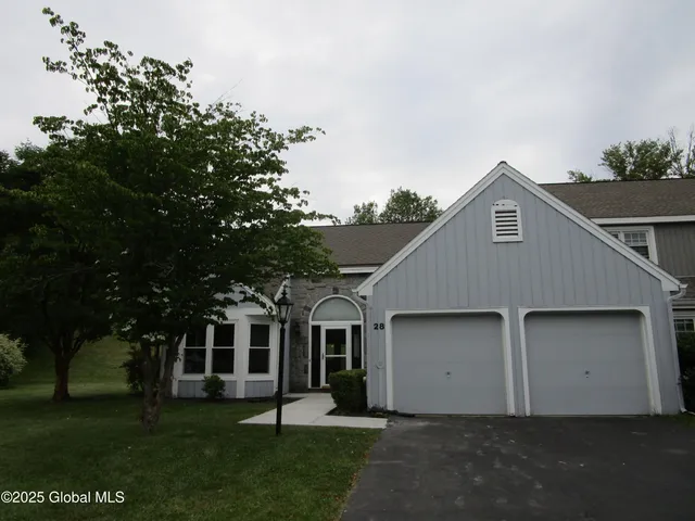 $365,000 | 28 Wedgewood Lane, Guilderland, NY 12186