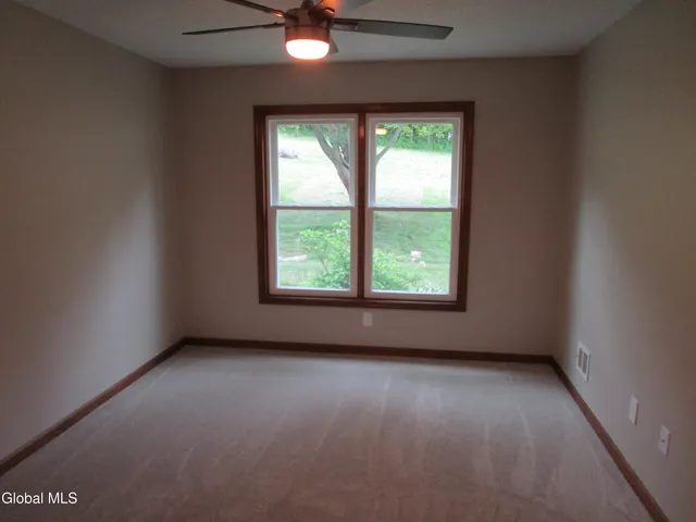 $365,000 | 28 Wedgewood Lane, Guilderland, NY 12186