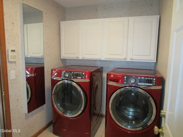 $365,000 | 28 Wedgewood Lane, Guilderland, NY 12186