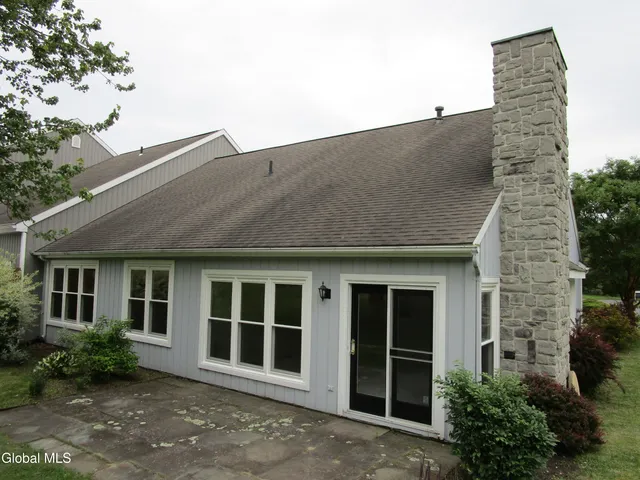 $365,000 | 28 Wedgewood Lane, Guilderland, NY 12186