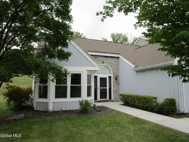 $365,000 | 28 Wedgewood Lane, Guilderland, NY 12186