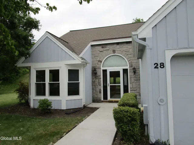 $365,000 | 28 Wedgewood Lane, Guilderland, NY 12186