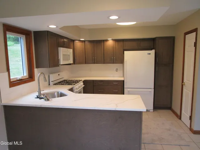 $365,000 | 28 Wedgewood Lane, Guilderland, NY 12186