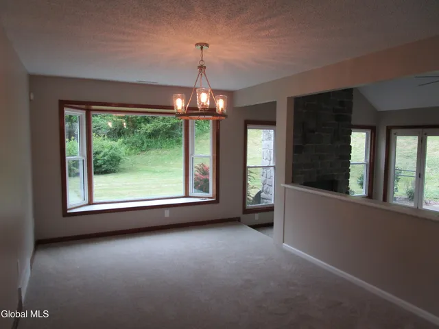 $365,000 | 28 Wedgewood Lane, Guilderland, NY 12186