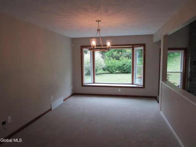 $365,000 | 28 Wedgewood Lane, Guilderland, NY 12186