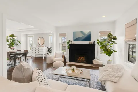 $1,165,000 | 903 North Vail Avenue, Arlington Heights, IL 60004