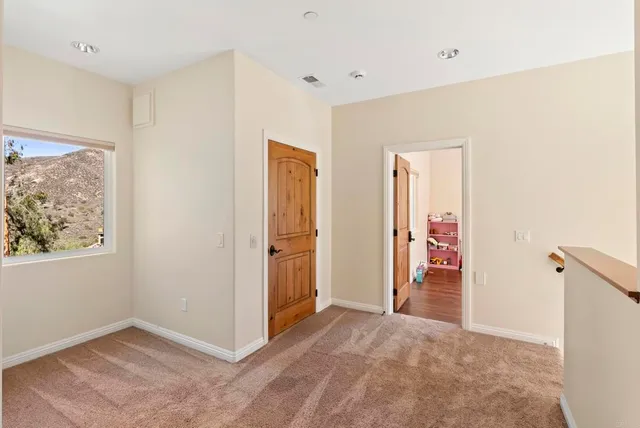 a view of a house with backyard