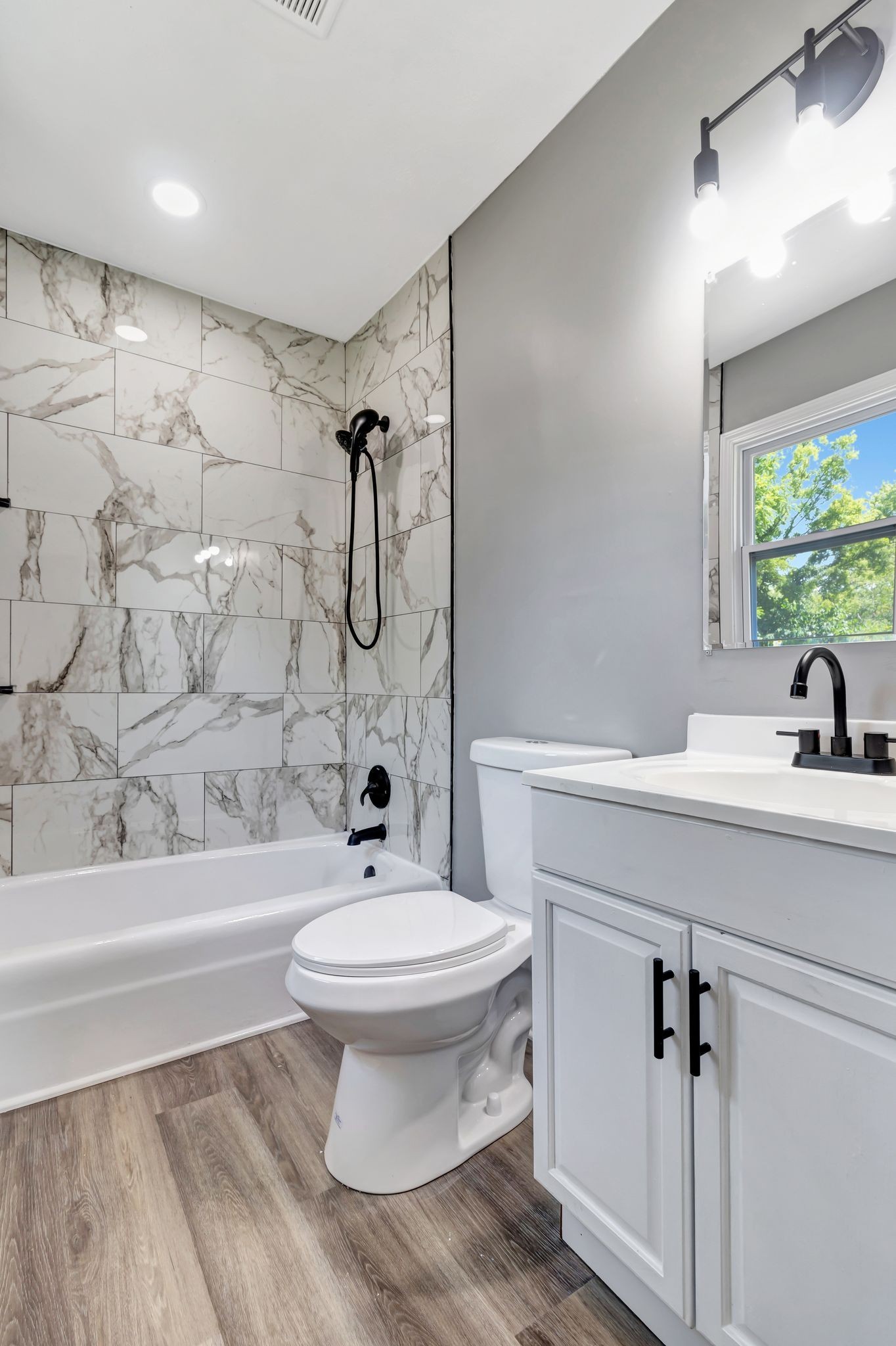 6799 Longview Drive Murfreesboro, TN 37129 - Photo 22 of 30 a bathroom with a sink a toilet and a bathtub