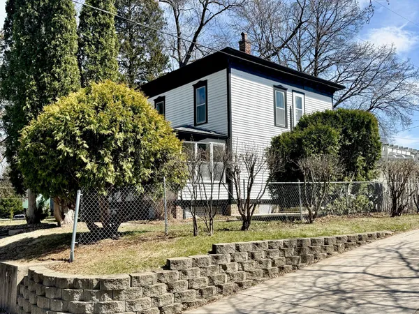 $100,000 | 411 8th Street, Red Wing, MN 55066