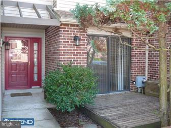 10 Stirling Court Wayne, PA 19087 - Photo 3 of 12 Exterior Front