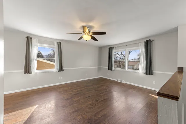 $2,600 | 1614 Lucylle Avenue, St. Charles, IL 60174