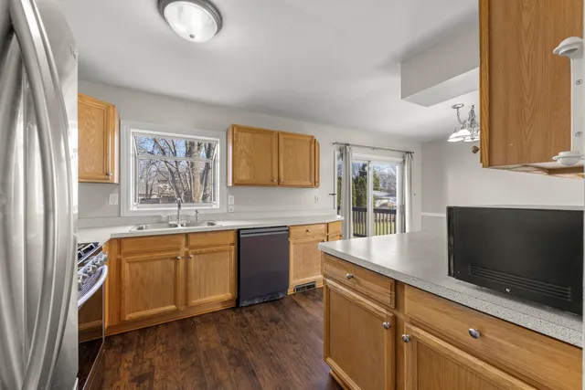 $2,600 | 1614 Lucylle Avenue, St. Charles, IL 60174