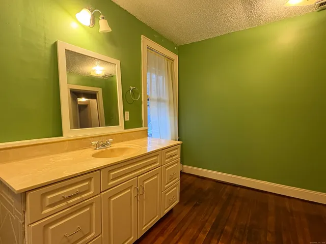 $1,732 | 173 Leesville Road, Moodus, CT 06469