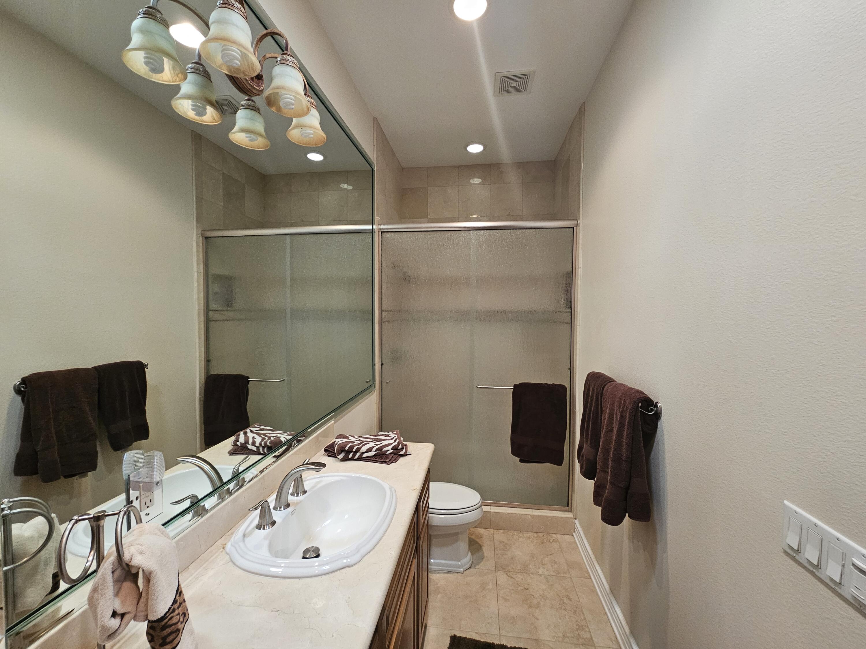 26461 Edgewater Lane Helendale, CA 92342 - Photo 21 of 24 ewm2 bath