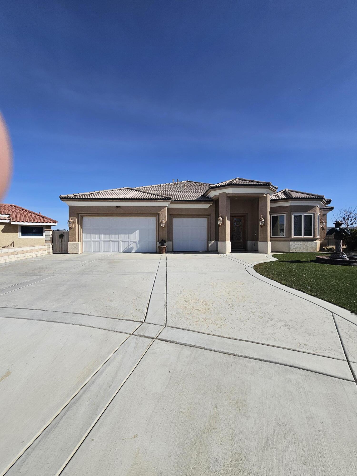 26461 Edgewater Lane Helendale, CA 92342 - Photo 6 of 24 a view of a house with a street