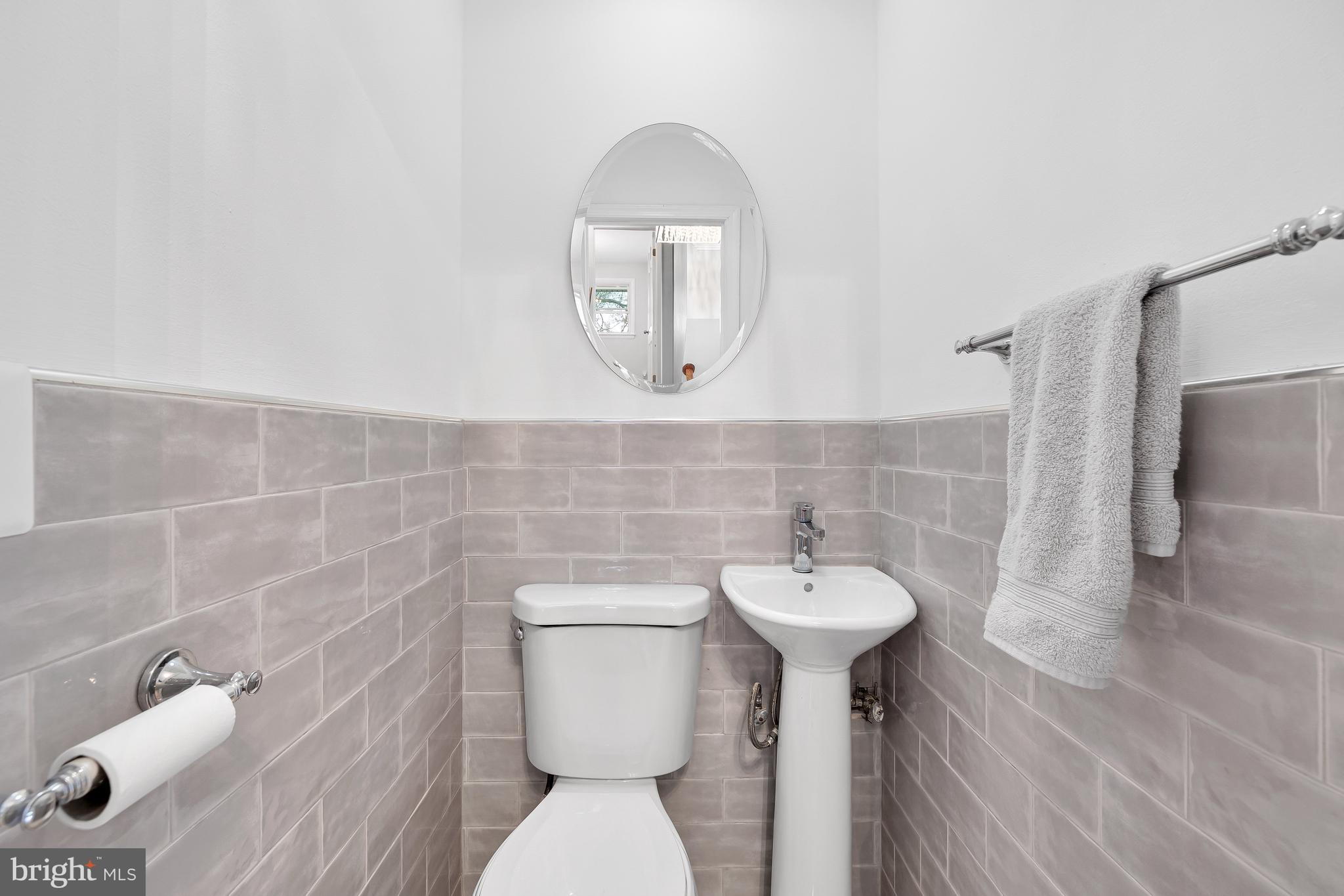 11700 Seven Locks Road Potomac, MD 20854 - Photo 8 of 32 Powder Room