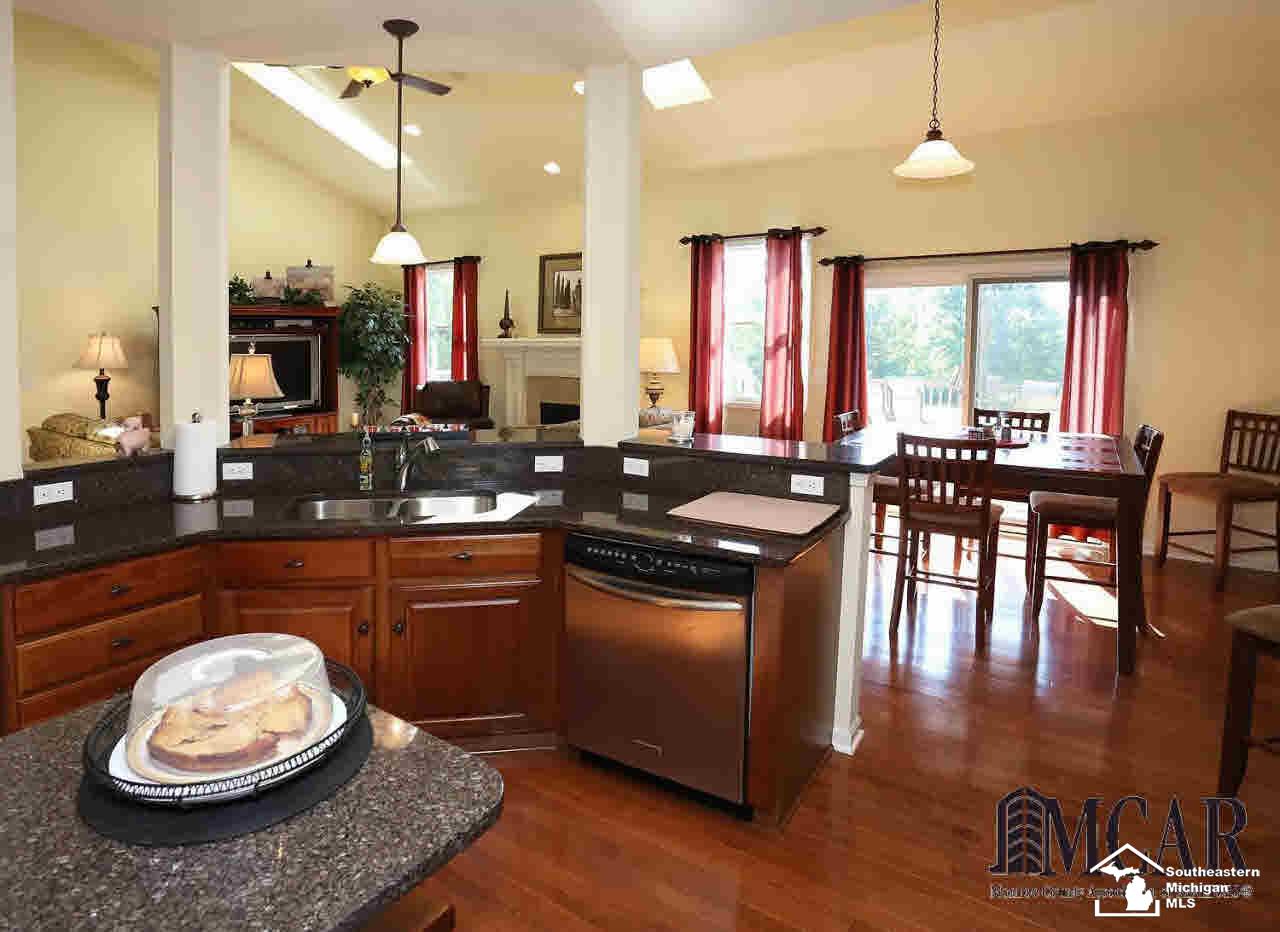 527 Ridge Point Drive Dundee, MI 48131 - Photo 8 of 38 Gallery Image 8