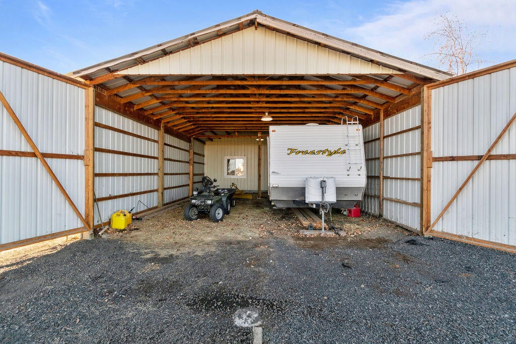 62660 Erickson Road Bend, OR 97701 - Photo 21 of 31 23