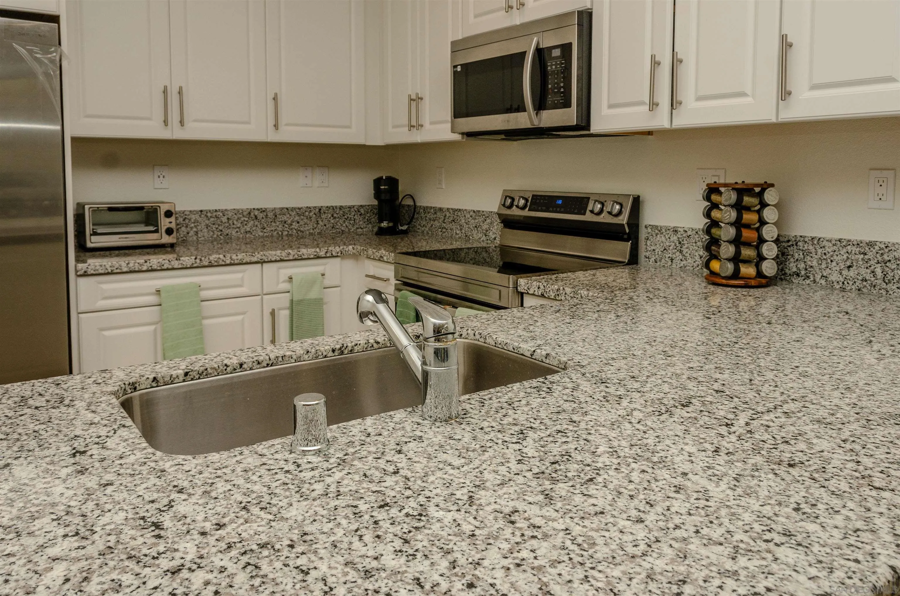 2818 Boldo Street Spring Valley, CA 91977 - Photo 7 of 29 Gallery Image 7