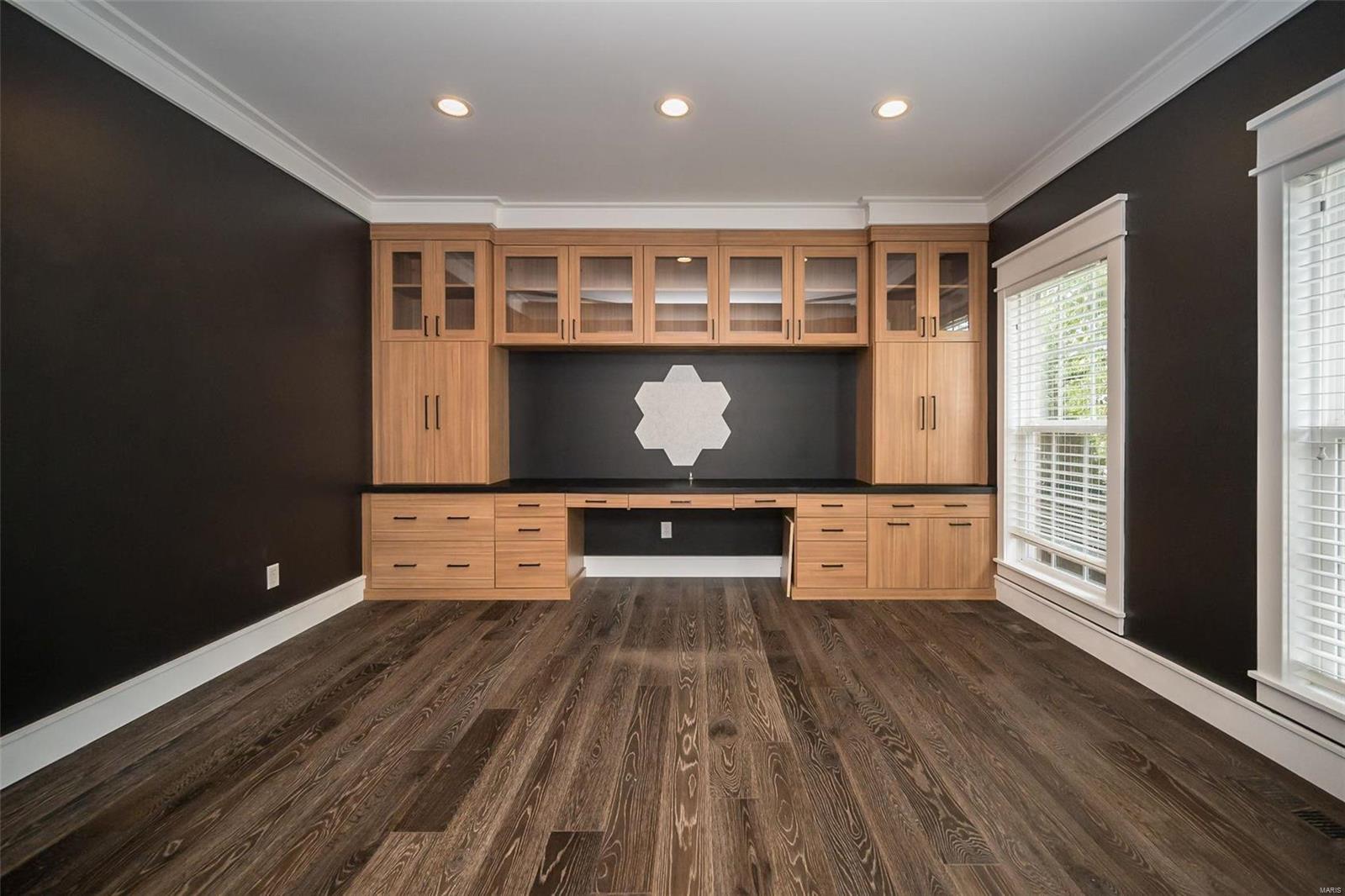 6513 Crescent View Drive St. Louis, MO 63129 - Photo 11 of 75