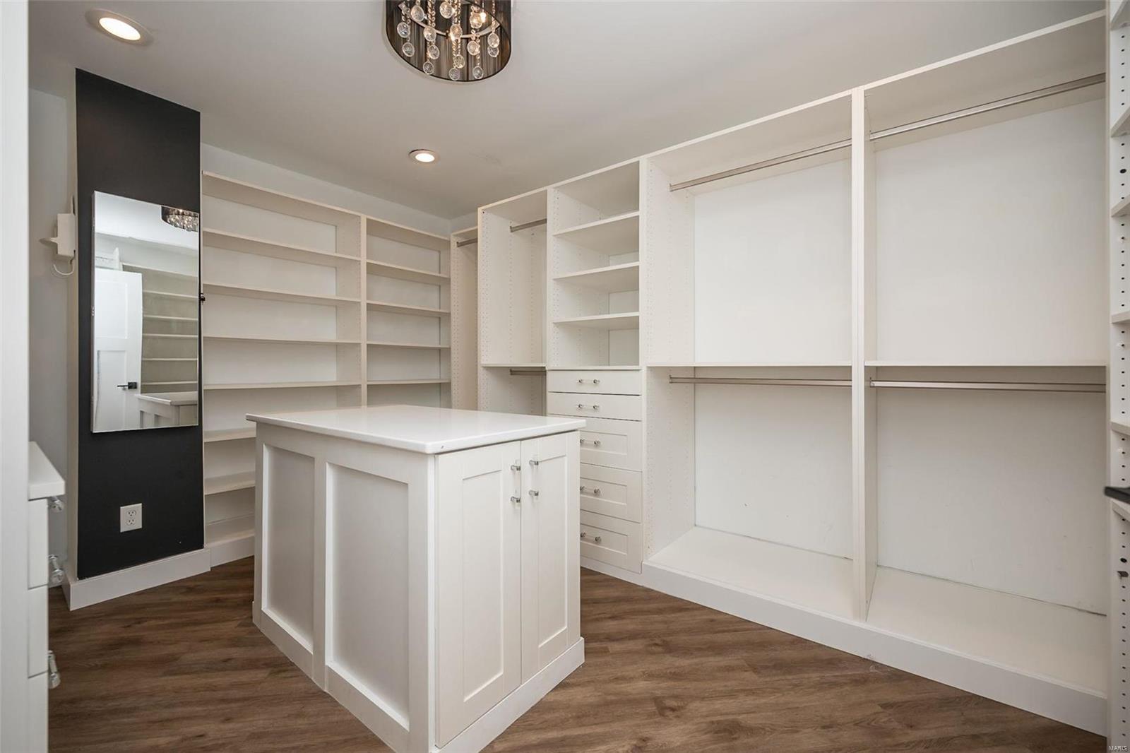 6513 Crescent View Drive St. Louis, MO 63129 - Photo 38 of 75