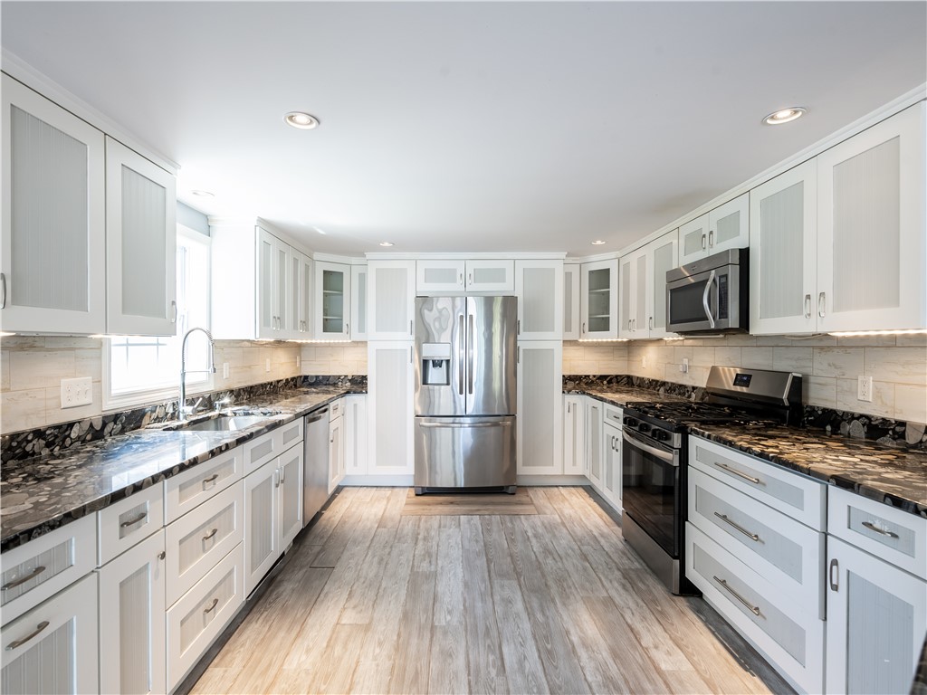 44 Riverside Avenue Warwick, RI 02889 - Photo 11 of 28 Gallery Image 11