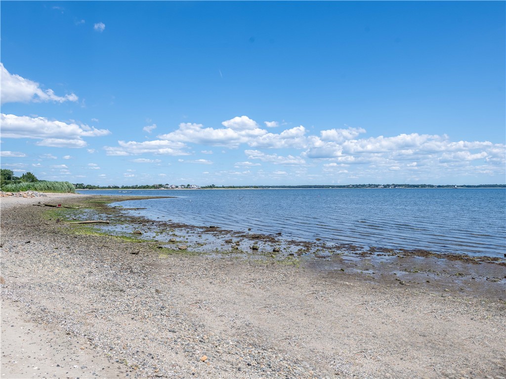 44 Riverside Avenue Warwick, RI 02889 - Photo 5 of 28 Gallery Image 5
